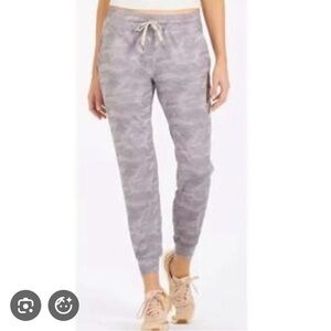 Vuori The Rise The Shine Performance Camo Jogger Womens Size XXS
